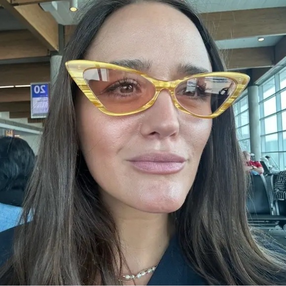 ⚡️GUCCI Yellow Cat-Eye Sunglasses, NWT! Fancy, retro inspired look $595 Retail 💛 - Picture 16 of 16